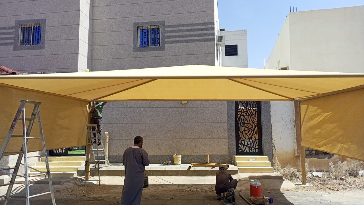 مظلات سيارات هرمية